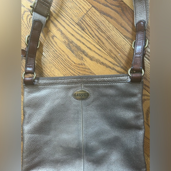 Metallic Gold Fossil Purse - Picture 4 of 8